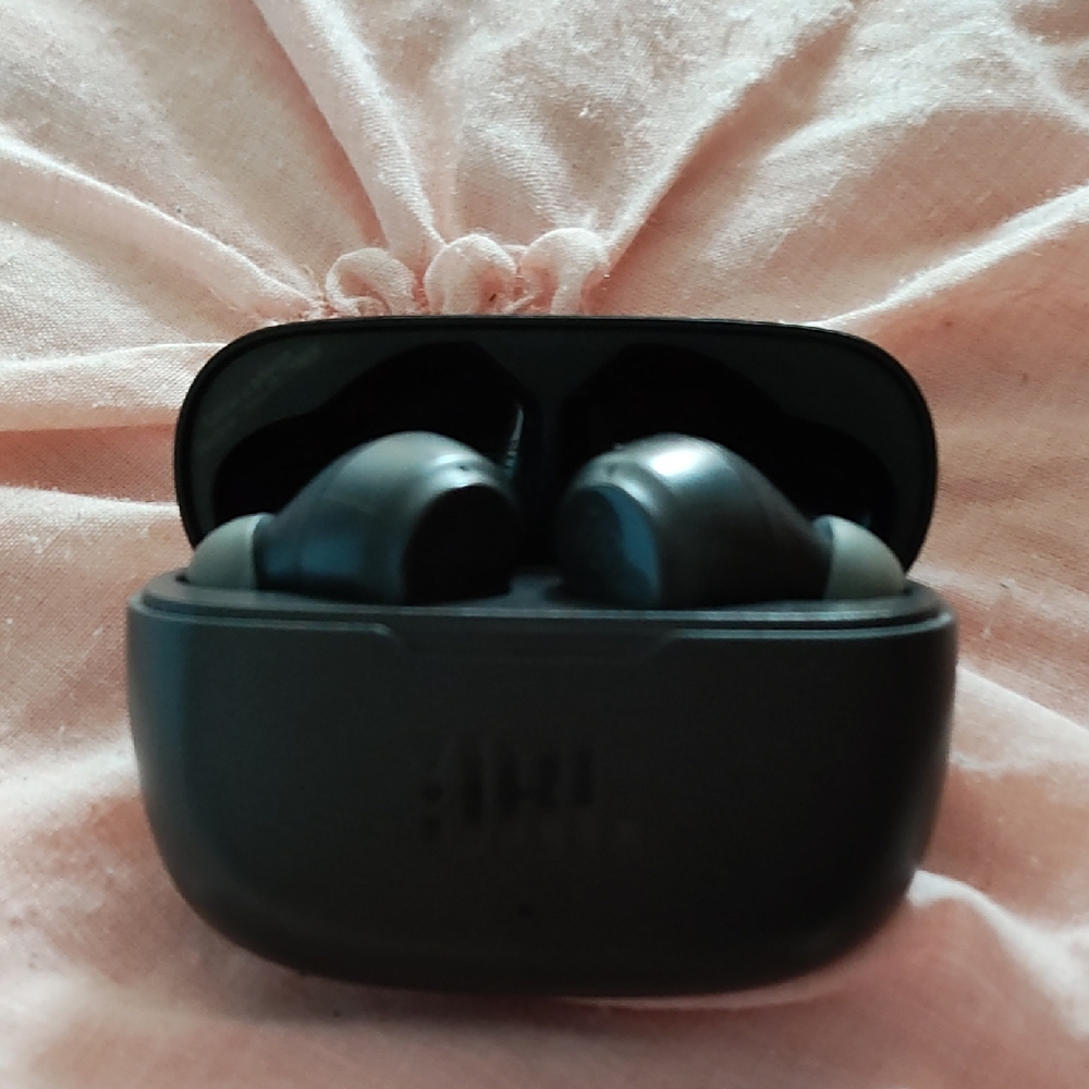 JBL True Wireless Black Earbuds
